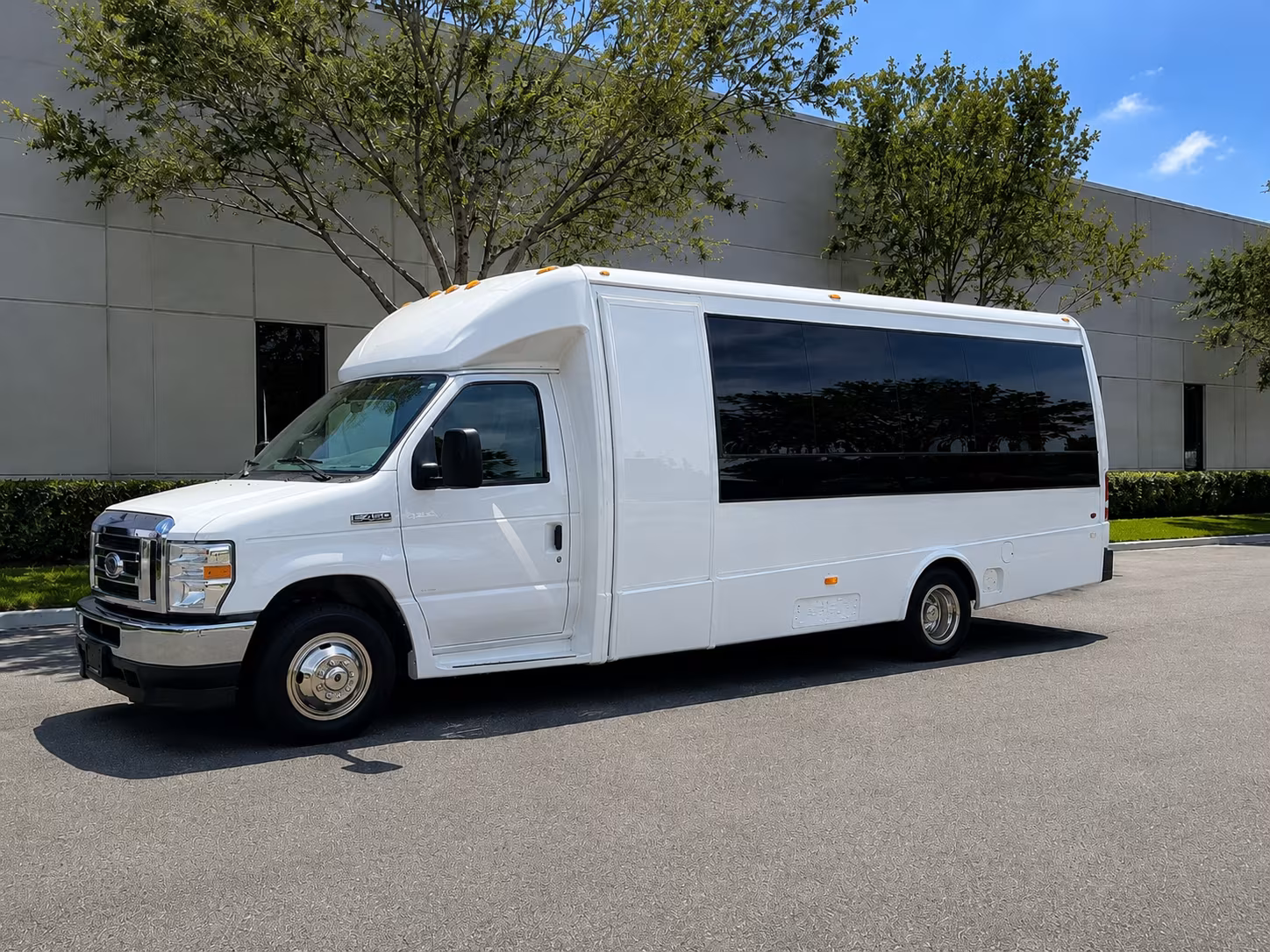 corporate airport transfer buses serving bwi dca and iad