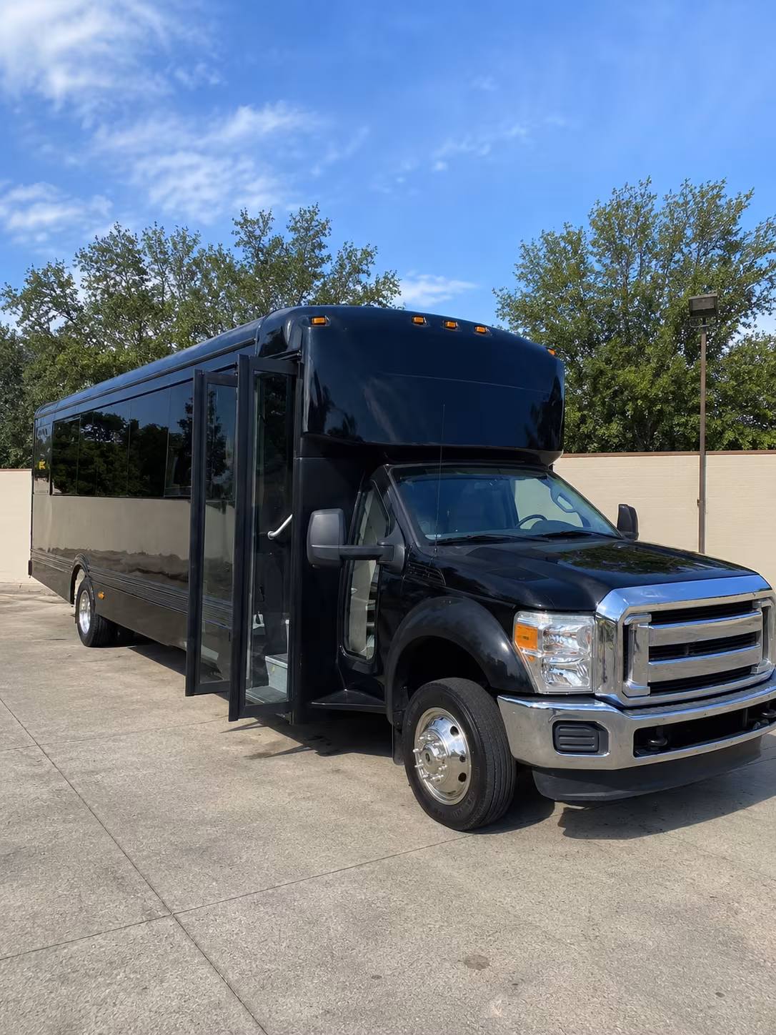 rockville 20 passenger party bus
