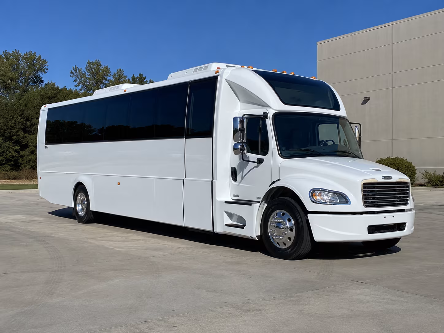 rockville 28 passenger party bus